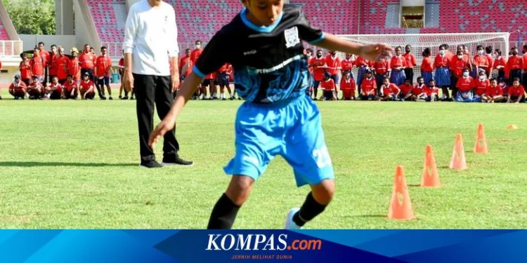 BREAKINGNEWS : Presiden Jokowi Resmikan Akademi Sepak Bola Papua, Berharap Ada Penerus Boaz Solossa Cs
