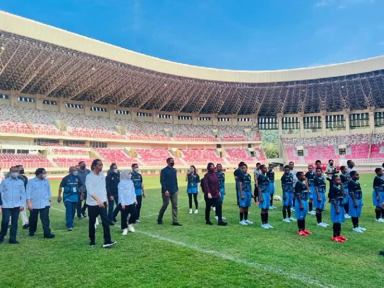 BREAKINGNEWS : Resmikan Papua Football Academy, Jokowi Sebut Legenda Sepakbola Rully Nere hingga Elie Aiboy
