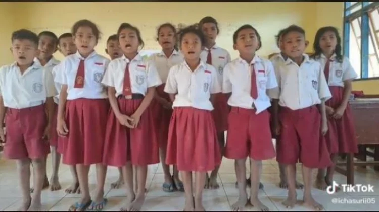 VIRAL Video Anak SD Nyanyikan Lagu Dunia Tipu-tipu: Minta Uang Jokowi hingga Yura Yunita Beri Pujian