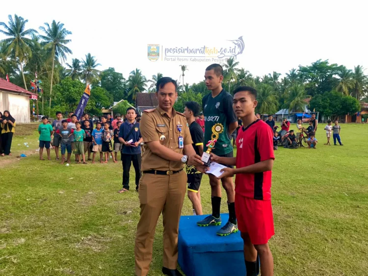 BREAKINGNEWS : Final Turnamen Sepakbola U-17 Karang Taruna Kec. Pesisir Selatan Dalam Rangka Memperingati Hut RI Ke-77