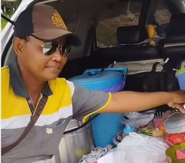 Viral Tukang Pentol Jualan Pakai Mobil Mahal, Warganet: Orang Kaya Gabut    : Okezone News