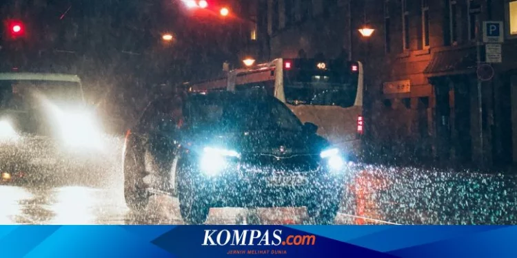 Cara Bikin Bodi Mobil Tetap Kinclong di Musim Hujan