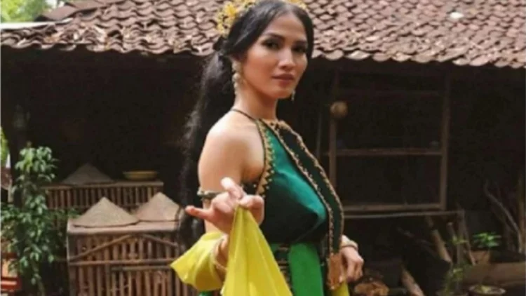 Film KKN Di Desa Penari, Karir Aulia Sarah hingga Ikon Horor Indonesia