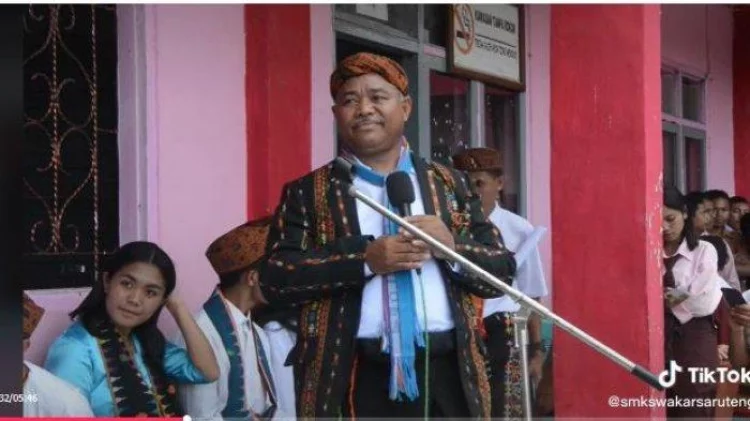 Video Viral TikTok, Nasehat Kepala SMK Swakrasa Ruteng Lewat Lagu Daerah Budaya Manggarai NTT - Pos-kupang.com