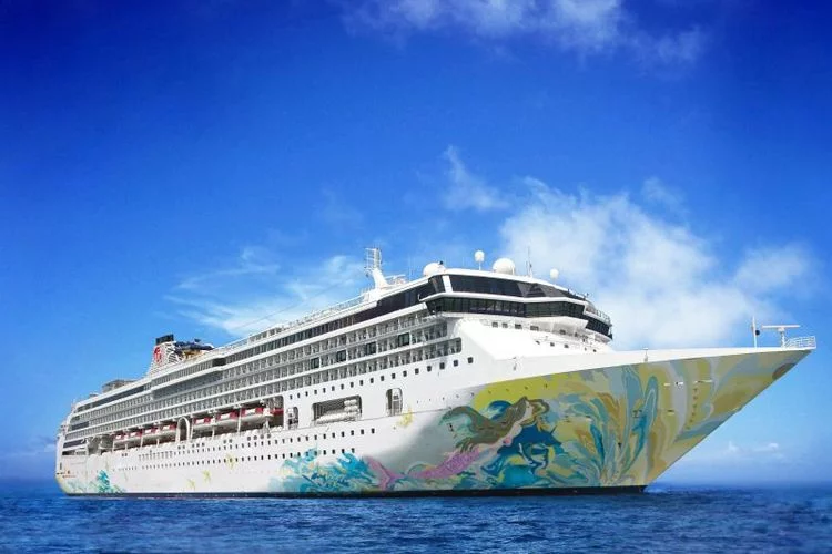 Resort World Cruises kembali mulai perjalanan dari Hong Kong