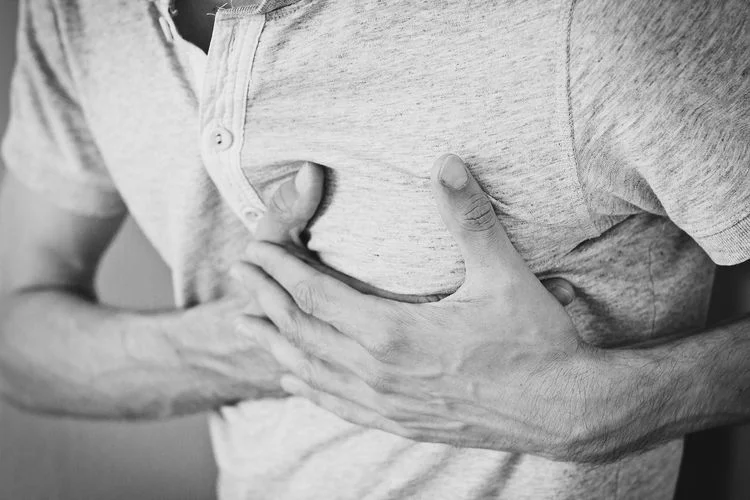 7 Kebiasaan Yang Bisa Merusak Kesehatan Jantung, Begadang Salah Satunya