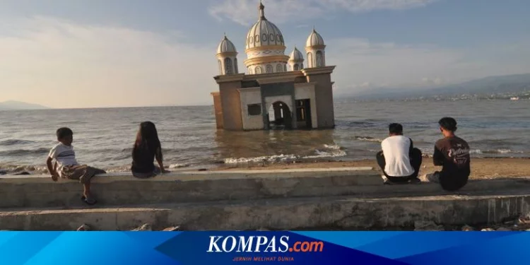 Masjid Terapung Palu yang Kokoh Diterjang Tsunami Kini Jadi Obyek Wisata