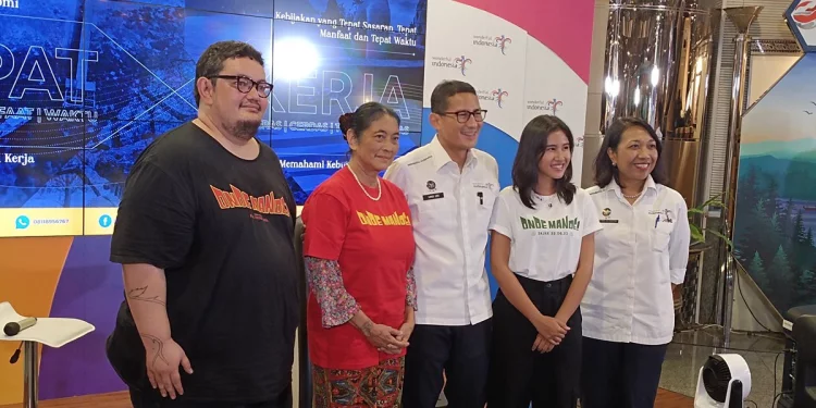 Sandiaga Uno Berikan Apresiasi Pada Film 'ONDE MANDE!' Bakal Buat Paket Liburan Murah ke Danau Maninjau