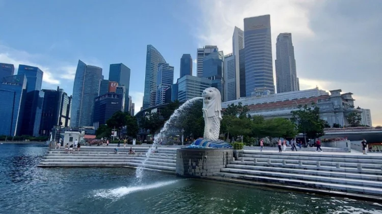 Itinerary Singapura 24 Jam, Berburu Foto Dekat Patung Merlion hingga Jelajah Museum ArtScience