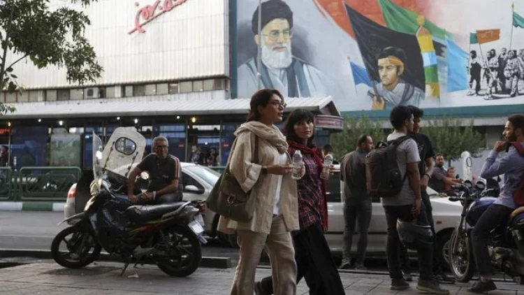 Iran Larang Festival Film Usai Pasang Poster Aktris Tak Berhijab