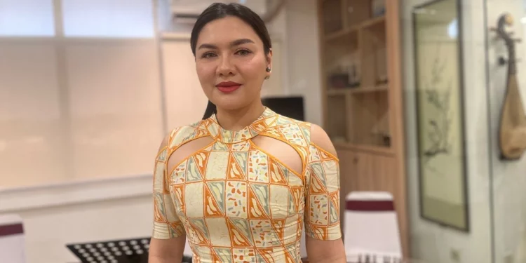 Vicky Shu Unjuk Kebolehan Nyanyikan Lagu Mandarin Di Acara Budaya Tionghoa