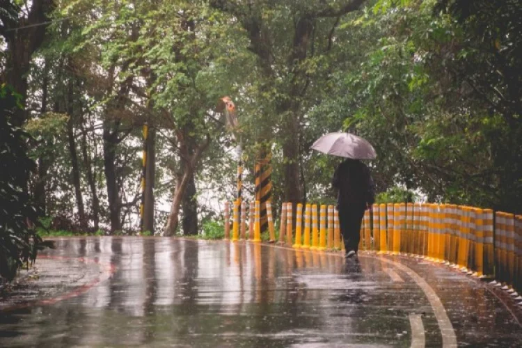 5 Suka Duka Liburan di Musim Hujan, Harus Punya Persiapan