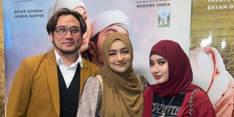 Momen Cindy Fatika Sari dan Tengku Firmansyah di Premiere Film 172 Days, Didampingi Tengku Anataya