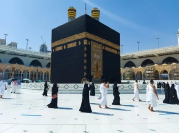 Perbedaan Umrah Mandiri dan Umrah dengan Travel Resmi : Okezone Haji