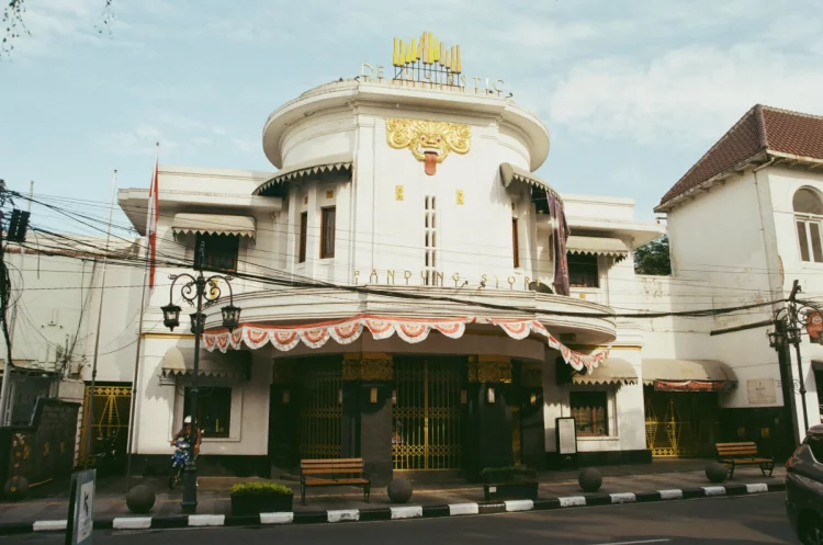 De Majestic Bandung, Bioskop yang Pertama Kali Tampilkan Film Indonesia